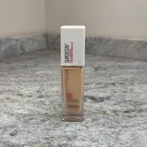 NWT Maybelline SuperStay 24H Foundation - 102 fair porcelain